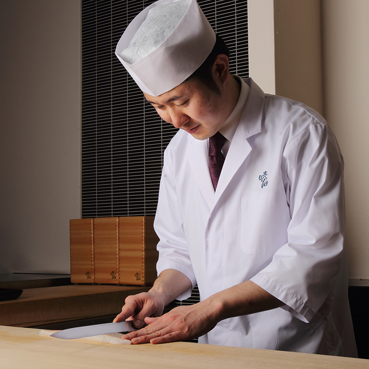 日本料理 晴山 山本晴彦氏インタビュー 食を通じて楽しさを届けたい 出汁にこだわる和の料理人 シェフのヨコガオ ヒトサラ