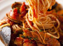 パスタ、スパニッシュなど地中海周辺の料理を味わえる