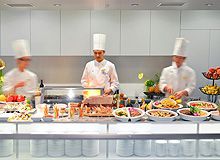 オーダーを受けてから調理する「ライブキッチン」