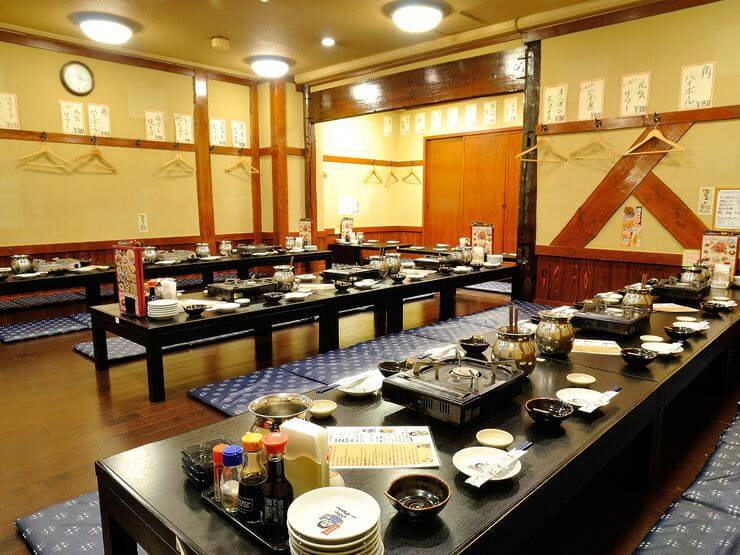 広々とした店内は小さなお子様連れでも安心。禁煙席も用意されています