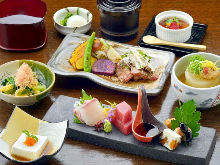 四季折々の食材を使った、季節の味と風情を存分に愉しむことができます