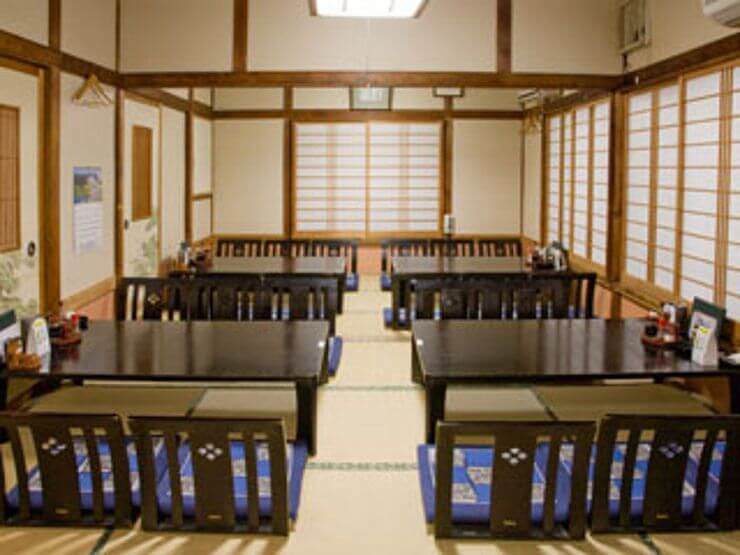 2階のお部屋は最大30名程度の宴会が可能です